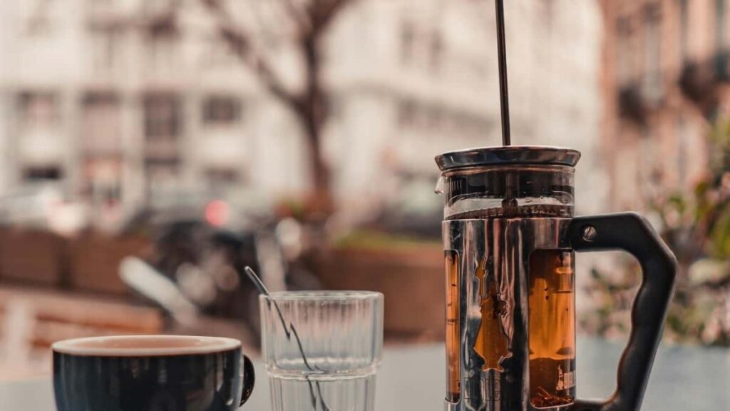Découvrez comment les créateurs marocains sur TikTok peuvent gérer les demandes de témoignages payants venant de Slovénie.