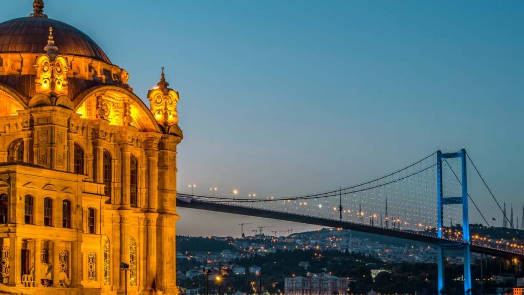 Guide pratique pour createurs marocains : comment contacter marques italiennes via Viber, partager couverture d'evenements et taguer sponsors pour resultats pro.