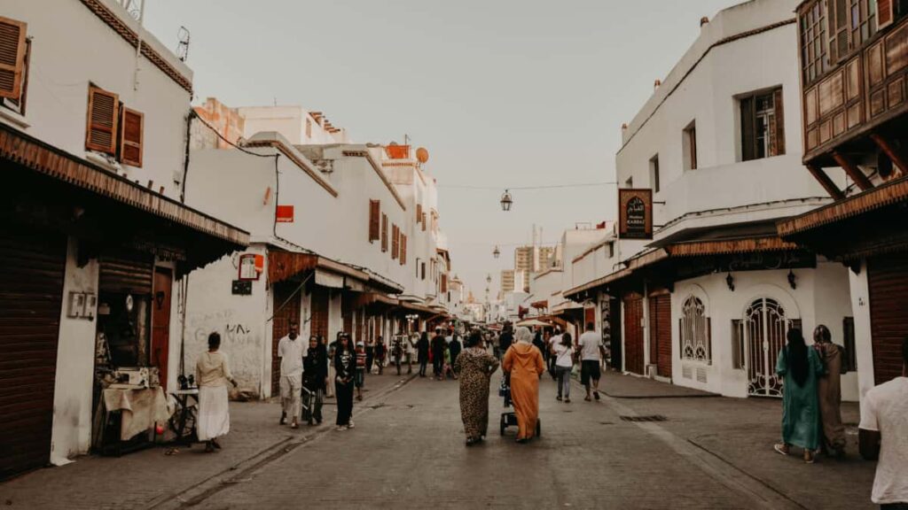 Guide pratique pour annonceurs marocains: methodes reelles pour identifier et engager createurs WhatsApp en Irlande, avec tactiques, outils et pieges a eviter.