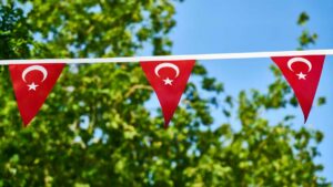 Guide pratique fr-MA pour createurs au Maroc: comment trouver, contacter et negocier avec des marques israeliennes sur Zalo pour reviews sponsorisees d'hotels.