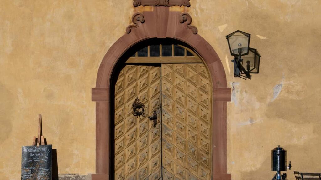 Guide pratique pour createurs au Maroc qui veulent contacter marques kuwaitiennes sur Lazada et proposer des videos de wardrobe haul tactiques, exemples et risques.