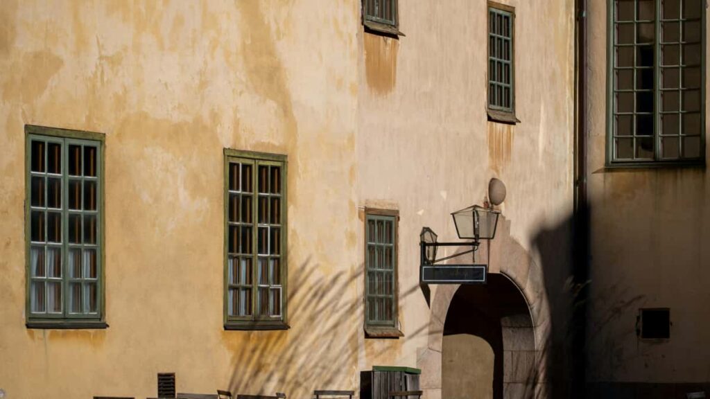 Guide pratique pour createurs marocains: comment approcher les marques au Luxembourg via Snapchat, structurer un giveaway efficace et maximiser l'engagement local.