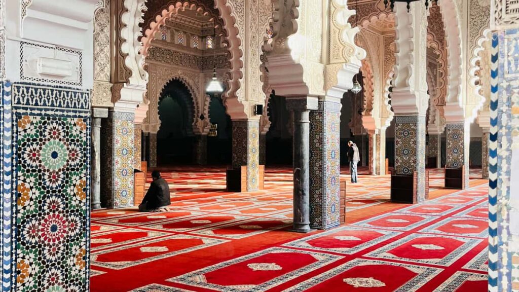 Guide pratique pour les annonceurs au Maroc: comment reperer, contacter et lancer des tutoriels maquillage avec createurs Moj bases au Montenegro.