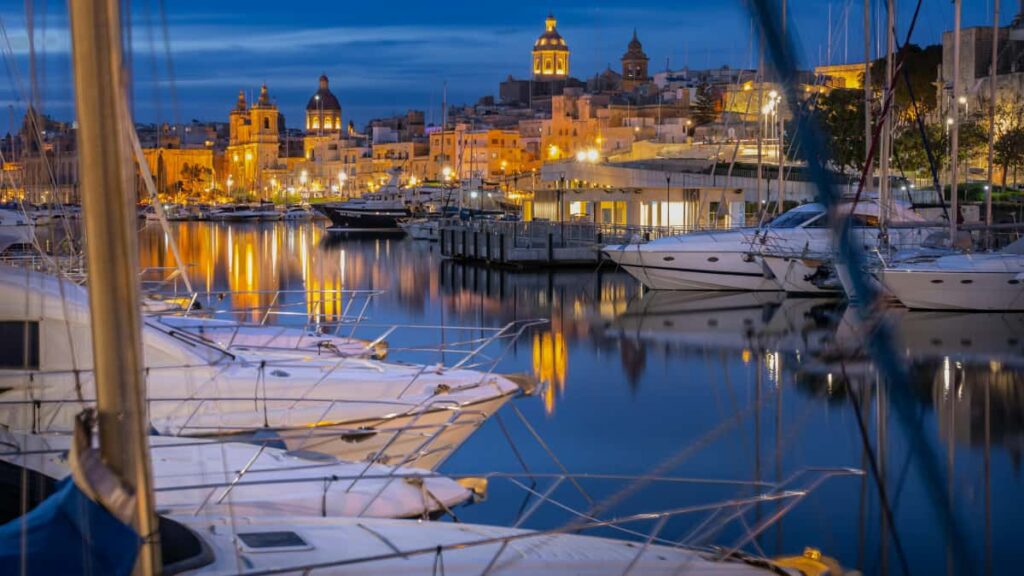 Guide pratique pour createurs au Maroc: comment contacter des marques presentes sur Disney Plus et decrocher des partenariats sponsorises pour tester et reviewer des hotels.