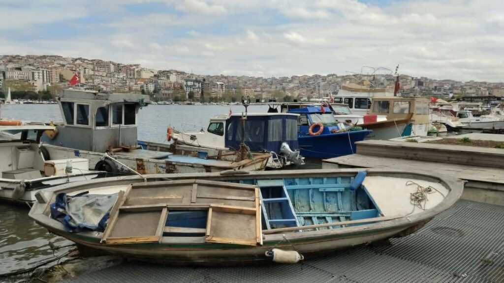 Guide pratique pour createurs au Maroc: comment approcher les marques thailandaises sur Twitch, structurer offres, anticiper couts caches et batir confiance avec sponsors.