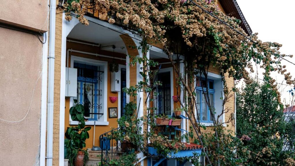 Guide pratique pour createurs marocains: comment identifier, contacter et convaincre marques de Bosnie-Herzegovine sur Roposo pour partenariats avec editeurs de jeux.