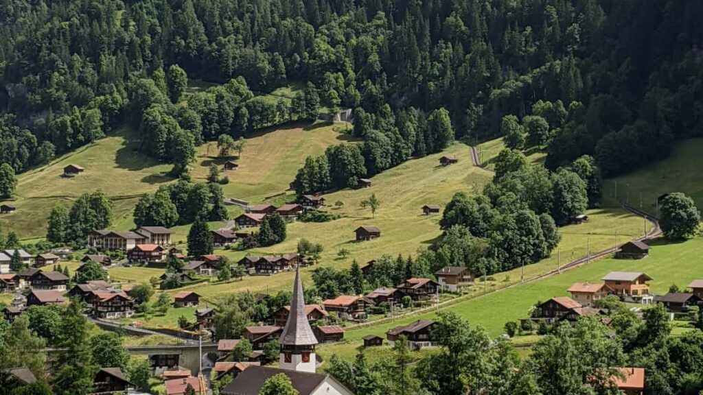 Guide pratique pour createurs marocains: strategies concretes pour contacter des marques turques sur Zalo, monter des teasers et gerer la securite digitale pendant le lancement.