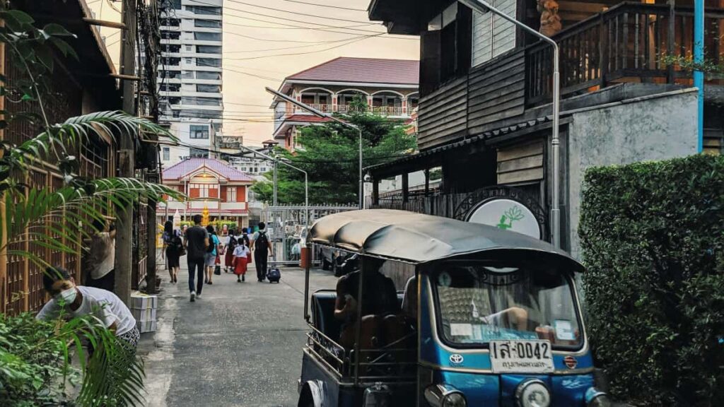 Guide pratique pour annonceurs au Maroc: ou chercher, comment contacter, negocier offres forfaitaires et reduire les risques quand vous ciblez createurs ShareChat bases au Montenegro.